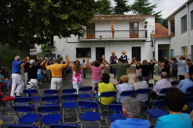 IMGP7795_ball de sardanes a la placa de campins el dia de la festa major 2009 am la copla.JPG