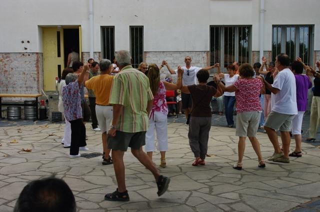 IMGP7797_ball de sardanes a la placa de campins el dia de la festa major 2009 am la copla.JPG