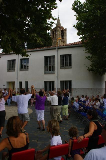 IMGP7802_ball de sardanes a la placa de campins el dia de la festa major 2009 am la copla.JPG